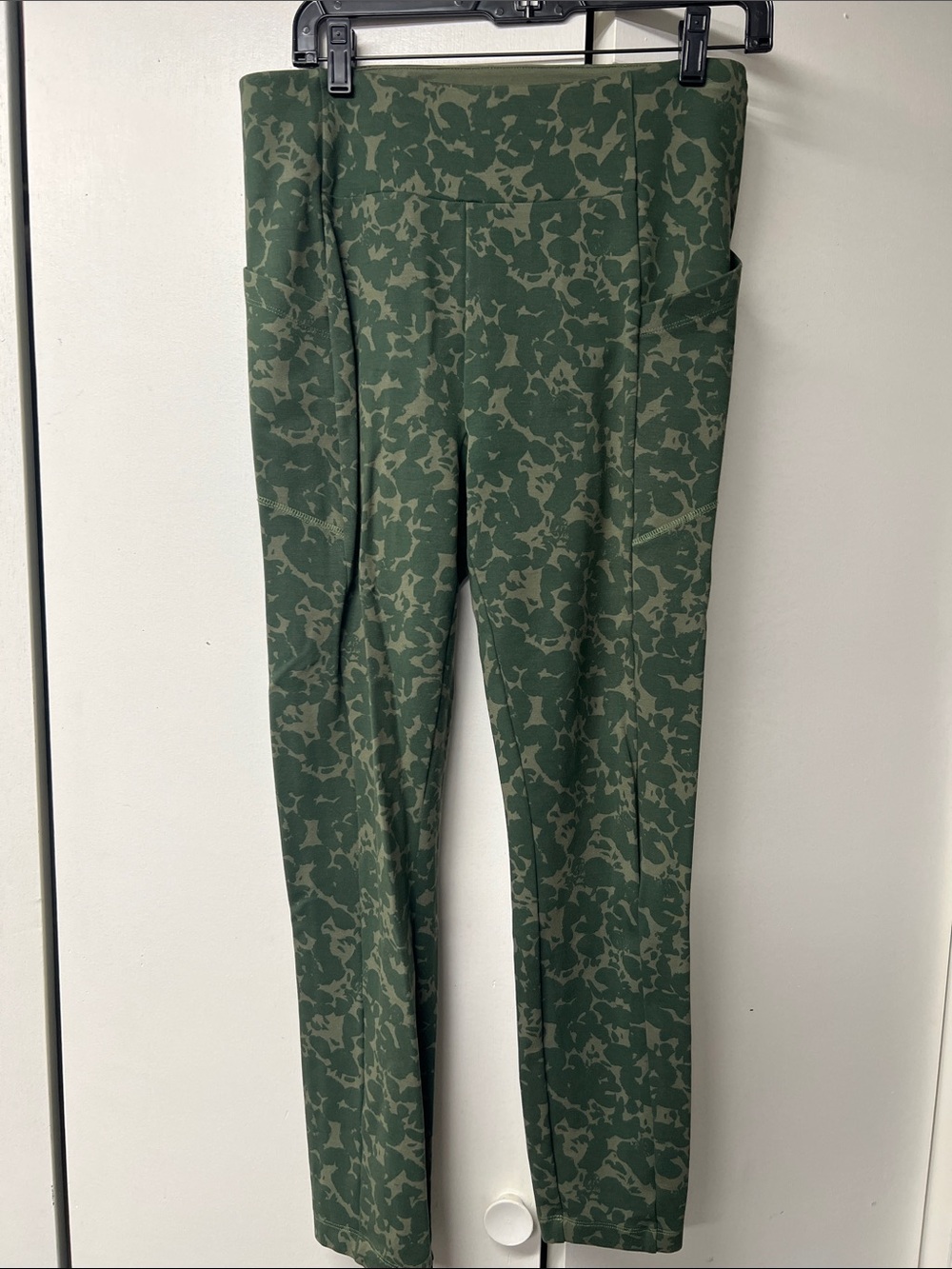 CAbi Green Camo-Print Stretch Leggings